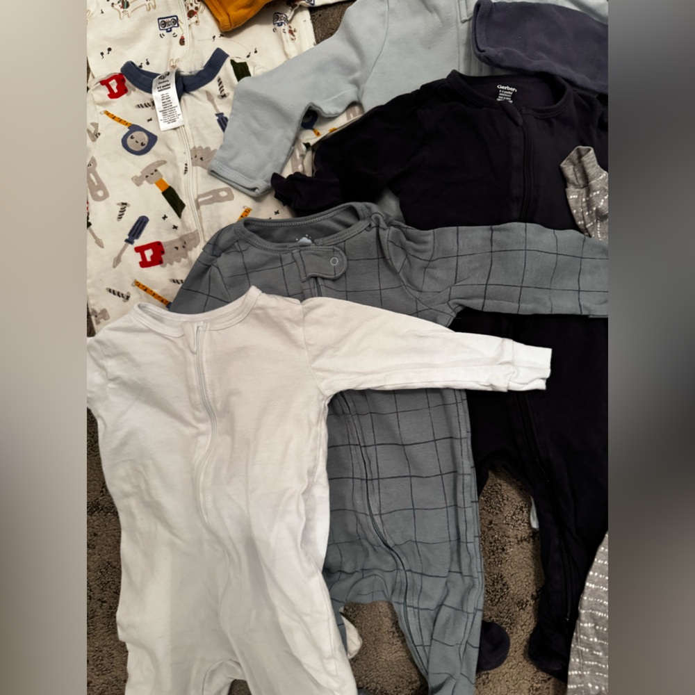 Assorted Kids Footies Pajama bundle - Picture 3 of 5